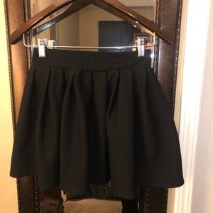 Size medium black skirt. SHEIN. LIKE NEW